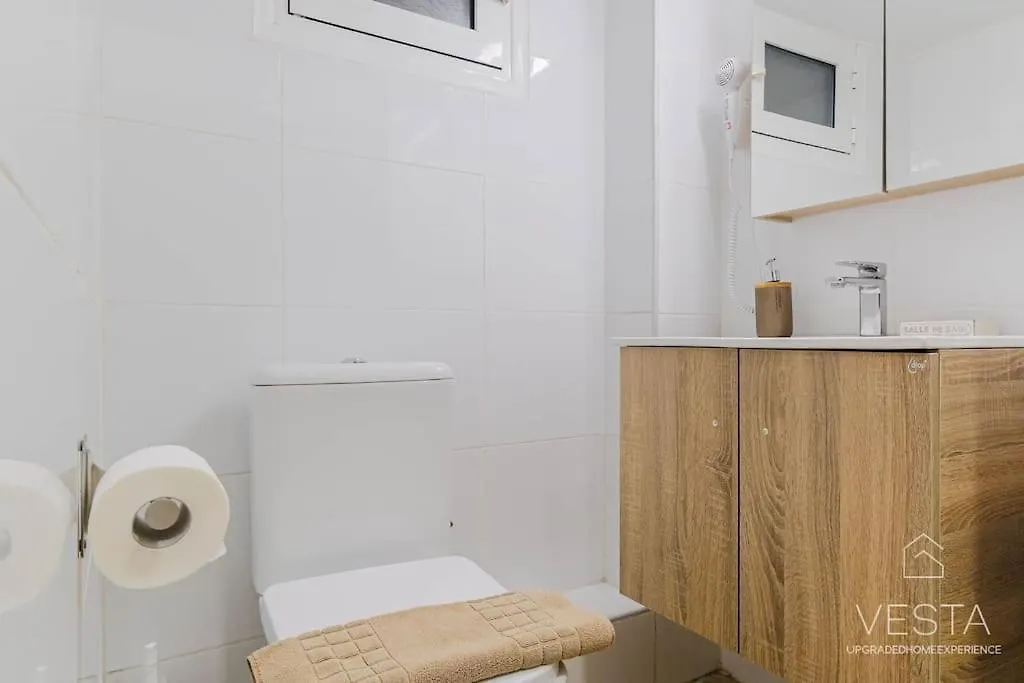 Roselyn 3-Bdrm Central Suite, Vesta Philoxenia Thessaloniki Apartment