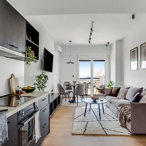 Sanders Arch Apartman